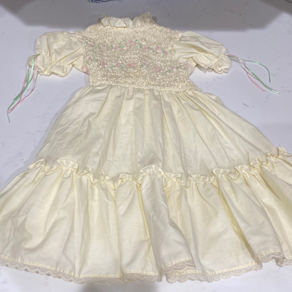 Polly flinders hand smocked dress size 4 💕 timeless beauty 💕